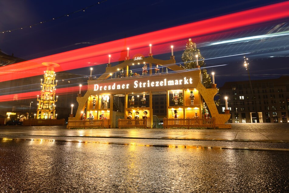 Die Corona-Pandemie hat Sachsen fest im Griff. Auf dem Altmarkt wäre normalerweise zu dieser Jahreszeit geschäftiges Treiben. Doch "normal" ist dieses Jahr fast nichts.