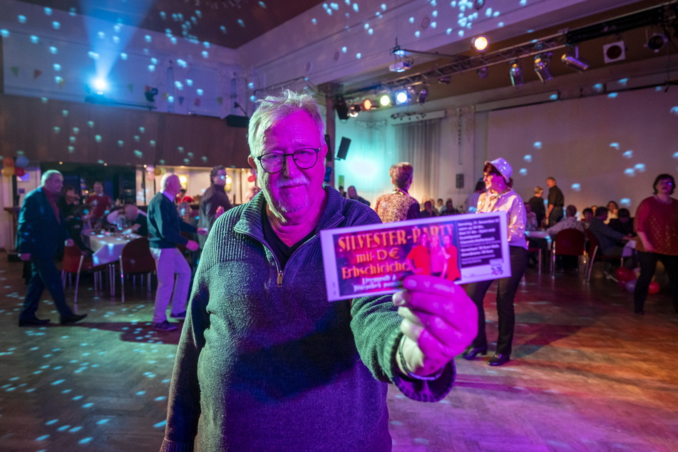 Ralph Streicher (76) organisierte die Silvesterparty im Klaffenbacher Krystallpalast.