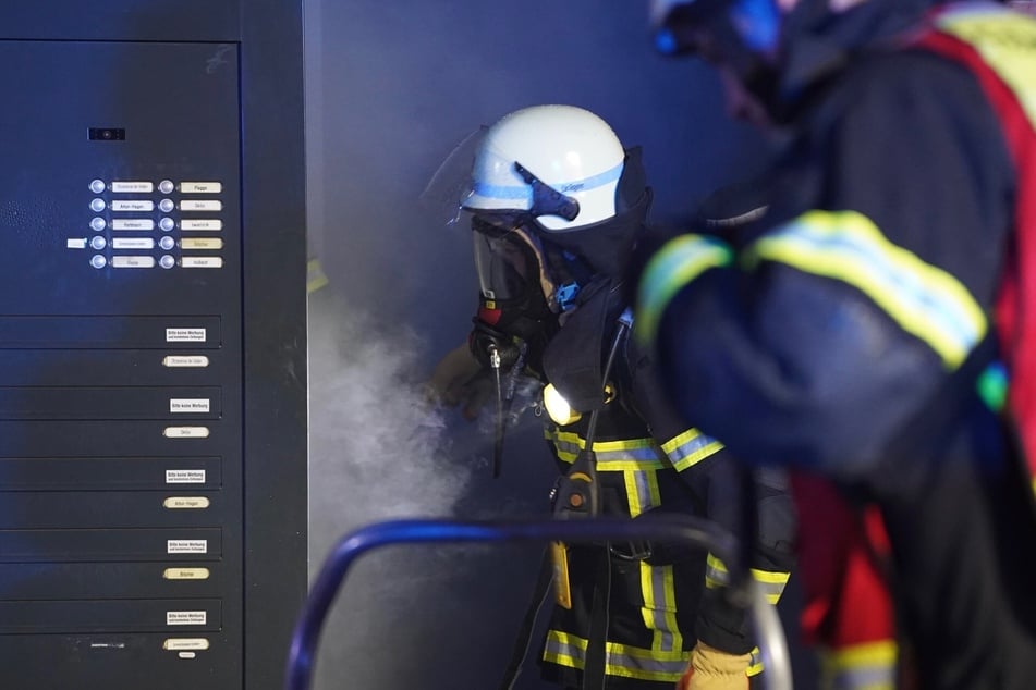 Der Rauch aus der Tiefgarage zog bis hoch ins Treppenhaus.