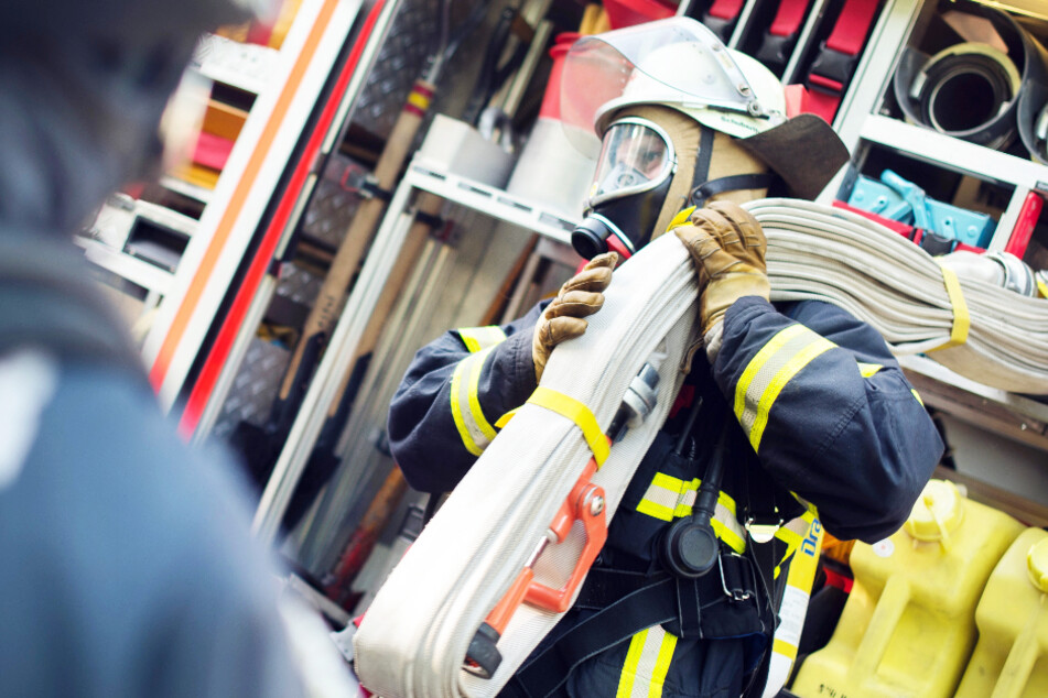 Bei einem Brand in einer Tiefgarage sind in Straubing vier Menschen im Freistaat Bayern verletzt worden. (Symbolbild)