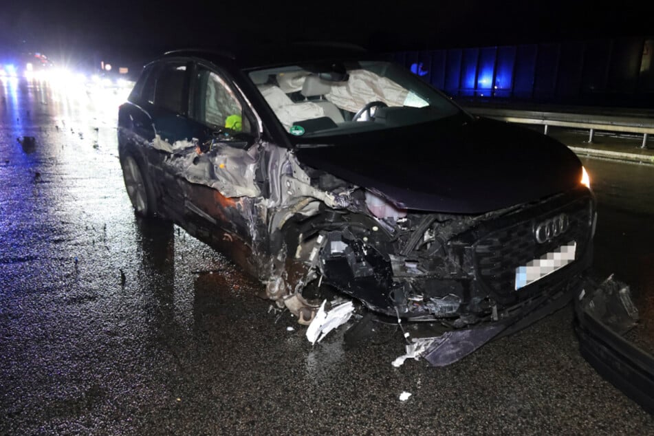 Unfall A4: Schwerer Unfall auf A4 in Chemnitz: Audi völlig zerstört