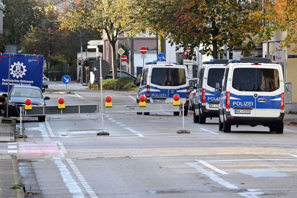 Am Mittag wurde ein Umkreis von 500 Metern um die Fundstelle abgesichert.