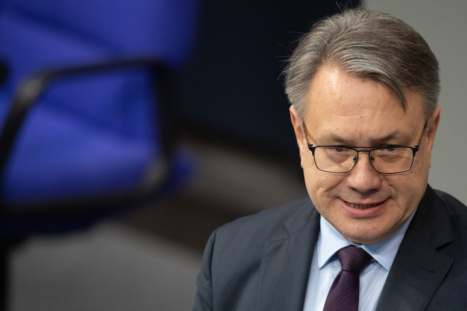 Korruptions-Ermittlungen: CSU-Abgeordneter Georg Nüßlein lässt Amt ruhen