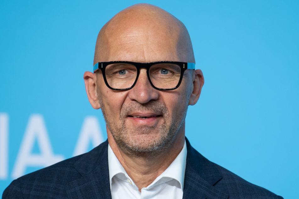 Die IAA ist nach München umgezogen, Messe-Chef Klaus Dittrich will vor der Verkehrsmesse deren Kritikerinnen und Kritiker umstimmen.