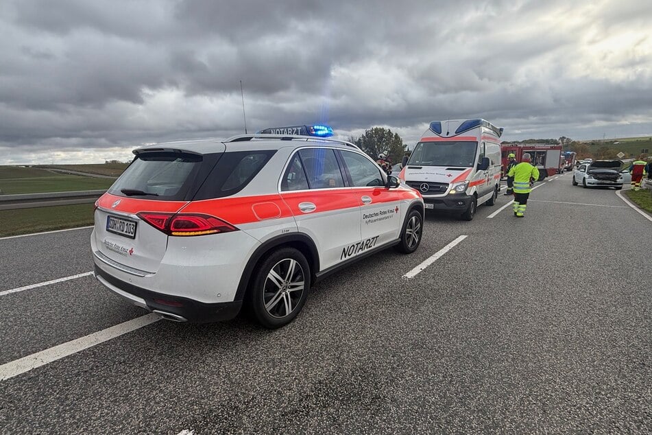 Die Rettungskräfte waren vor Ort - glücklicherweise endete der Unfall für die Insassen glimpflich.