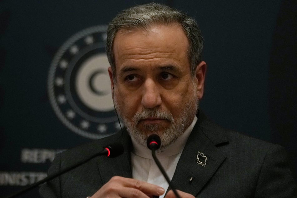 Der iranische Außenminister Abbas Araghtschi (63) lässt Trump komplett auflaufen.