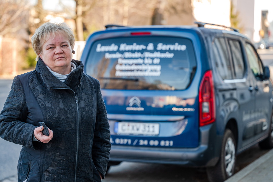 Ramona Laude (56), Inhaberin eines Kurierdienstes, muss die Preise derzeit ständig anheben.