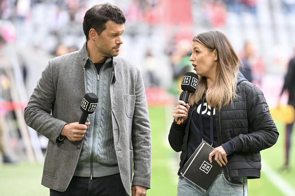 Als Sport-Moderatorin steht die 34-Jährigen beim Bezahlsender DAZN vor der Kamera.