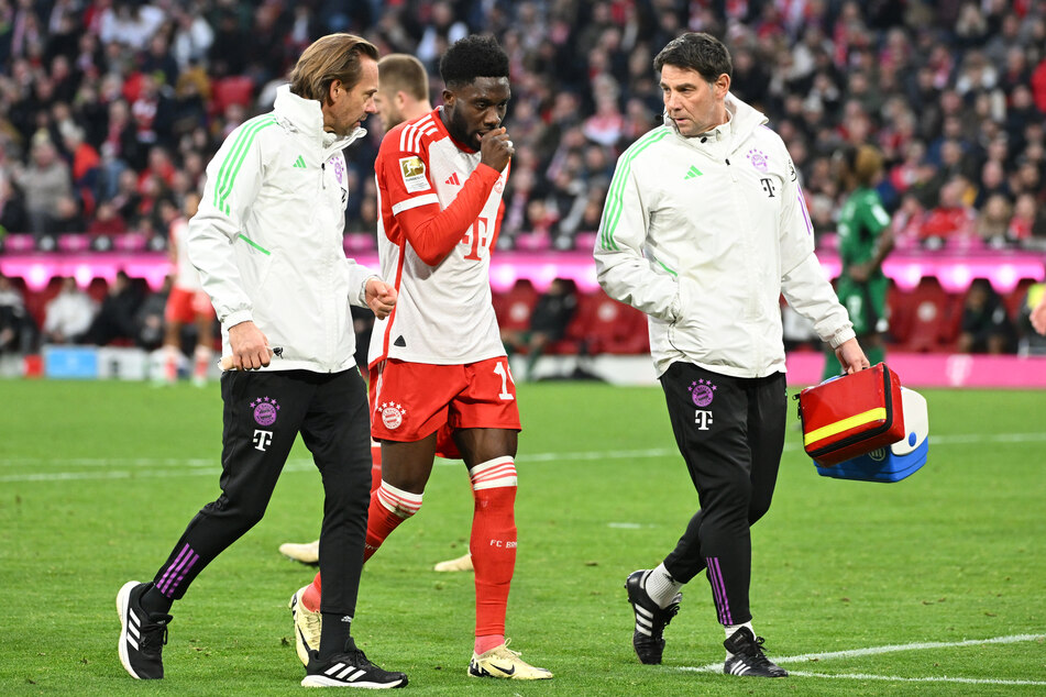 Wie schon gegen Borussia Mönchengladbach musste Alphonso Davies (23) vorzeitig verletzt vom Platz.