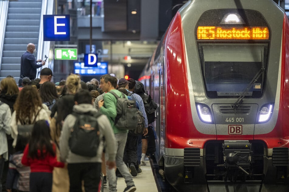 Auto, Bahn und Co. - Mit diesen Einschränkungen müssen Reisende an Pfingsten rechnen