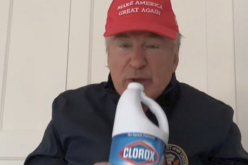 Alec Baldwin sorgt mit "Donald Trump"-Parodie für Lacher!