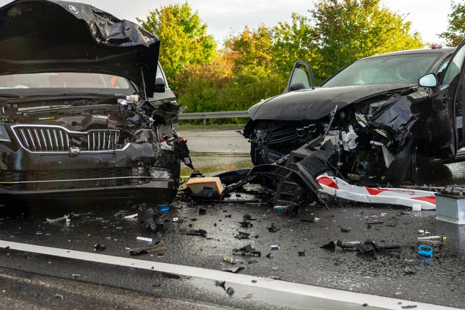 Audi kracht auf A671 frontal in Skoda: Zwei Schwerverletzte