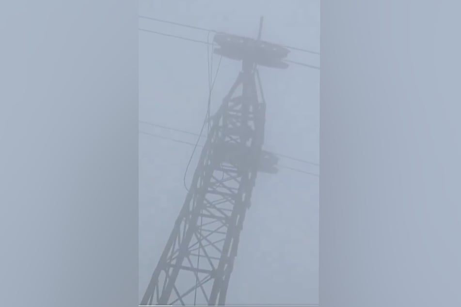 Die Gondel rauschte mehrere Meter in die Tiefe, nachdem das Zugseil gerissen war.
