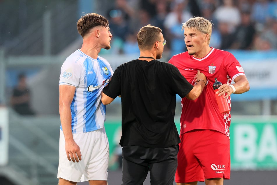 FSV-Kicker Veron Dobruna (25, r.) schmeckte die Pleite gegen den CFC überhaupt nicht.