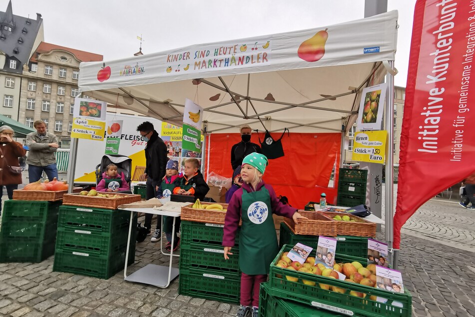 Am Freitag verkauften Kinder im Rahmen der der Initiative "kidsMarktstand" Obst und Gemüse.