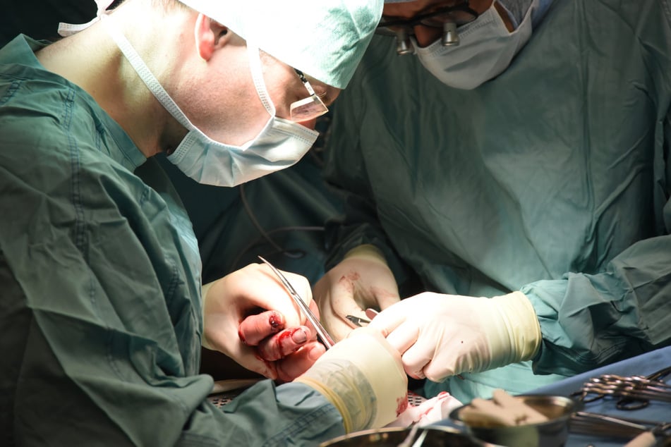 Vielfach können von Knallern abgerissene Gliedmaßen wieder angenäht werden. Meist bleiben jedoch Einschränkungen.