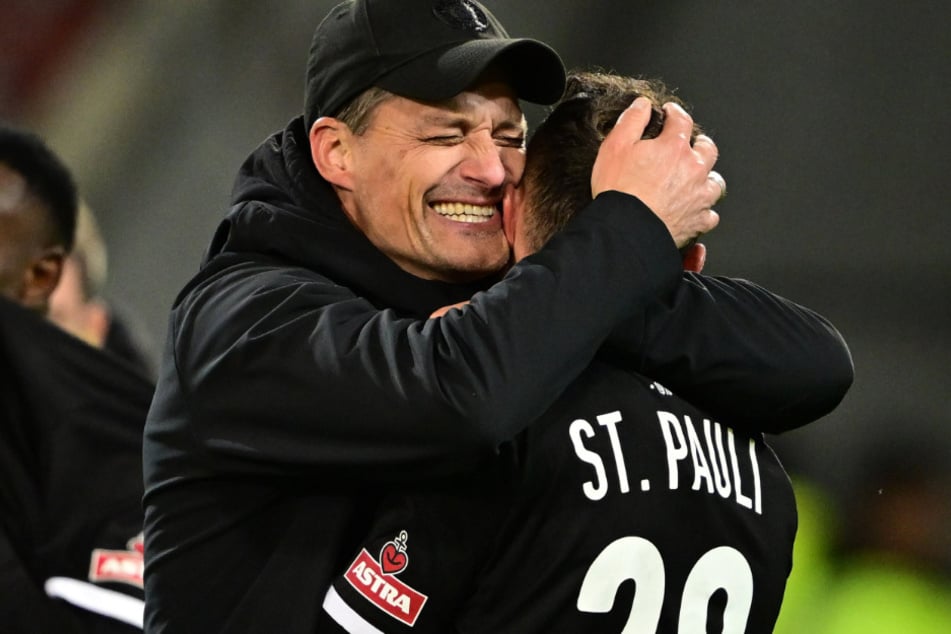 Alexander Blessin (52, l.) kann nach dem Sieg gegen die TSG Hoffenheim endlich wieder etwas aufatmen.