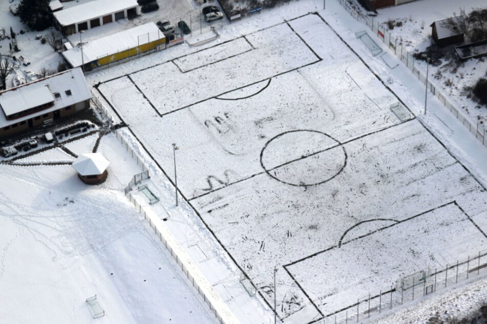 Wegen des Schneefalls und der extrem niedrigen Temperaturen wurden alle Fußballspiele auf Landesebene im Norden abgesagt. (Symbolfoto)