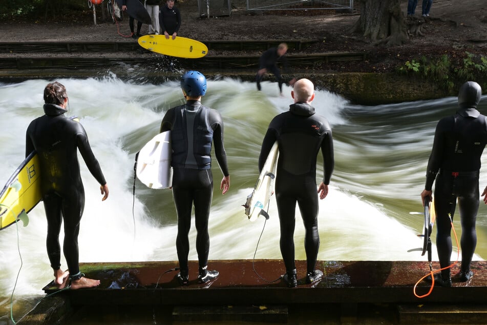 Die Eisbachwelle in München ist für viele Surfer ein beliebter Treffpunkt. (Archivfoto)