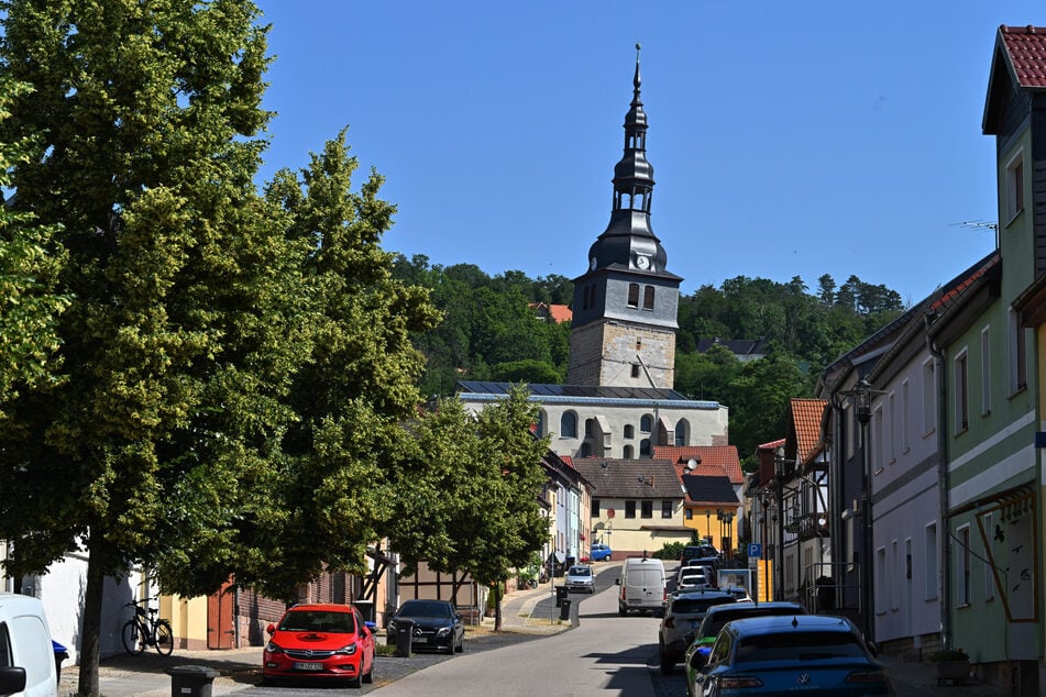 Der schiefe Kirchturm ist das Wahrzeichen der Stadt Bad Frankenhausen.