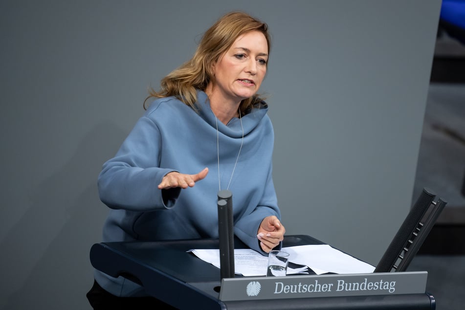 Linken-Abgeordnete Caren Lay (52) klagte, die Mietpreisexplosion ziehe insbesondere städtischen Mieterinnen und Mietern das Geld aus der Tasche.