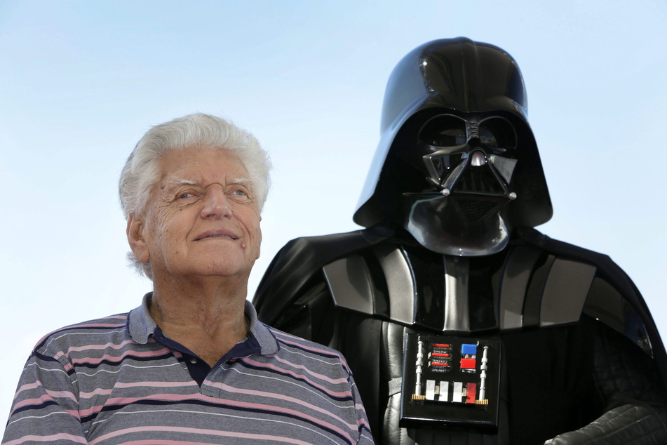 Der britische Schauspieler David Prowse, der Darth Vader in der ursprünglichen Star Wars-Filmtrilogie spielte, posiert für Fotografen während der Präsentation von "I Am Your Father" auf dem 48. Internationalen Fantastischen Filmfestival von Sitges in Sitges bei Barcelona, Spanien.