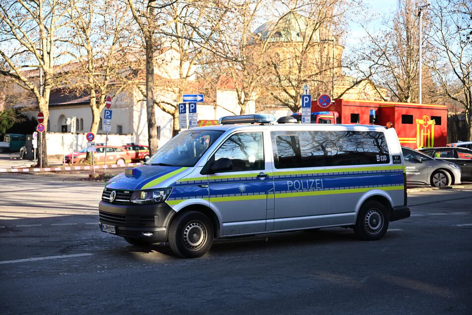 Die Polizei hat den Westfriedhof und die Umgebung abgesperrt.