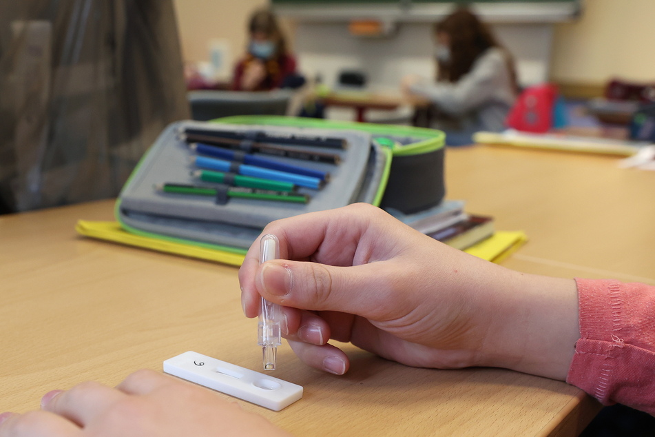 Die Testpflicht gilt ab Montag auch für Grundschüler.