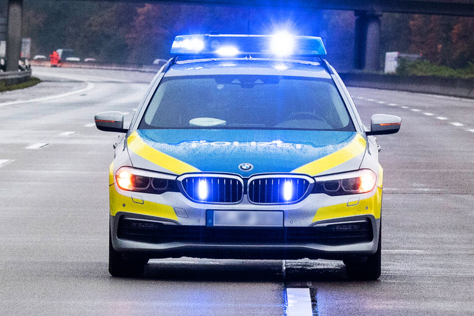 Die Polizei beobachtete den 25-Jährigen bei seinem Gang in den Busch und griff danach zu (Symbolbild).