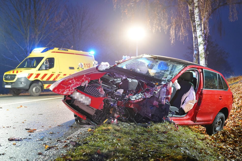 Frontalcrash in Sachsen: Hubschrauber im Einsatz, Bundesstraße dicht
