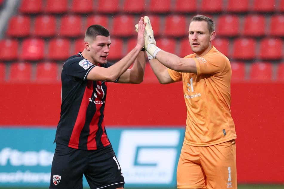 Mit Marius Funk (30, r.) verteidigte Cvjetinovic in den zwei Vorjahren die Ingolstädter Defensive. Jetzt bilden sie in Cottbus wieder ein Duo.