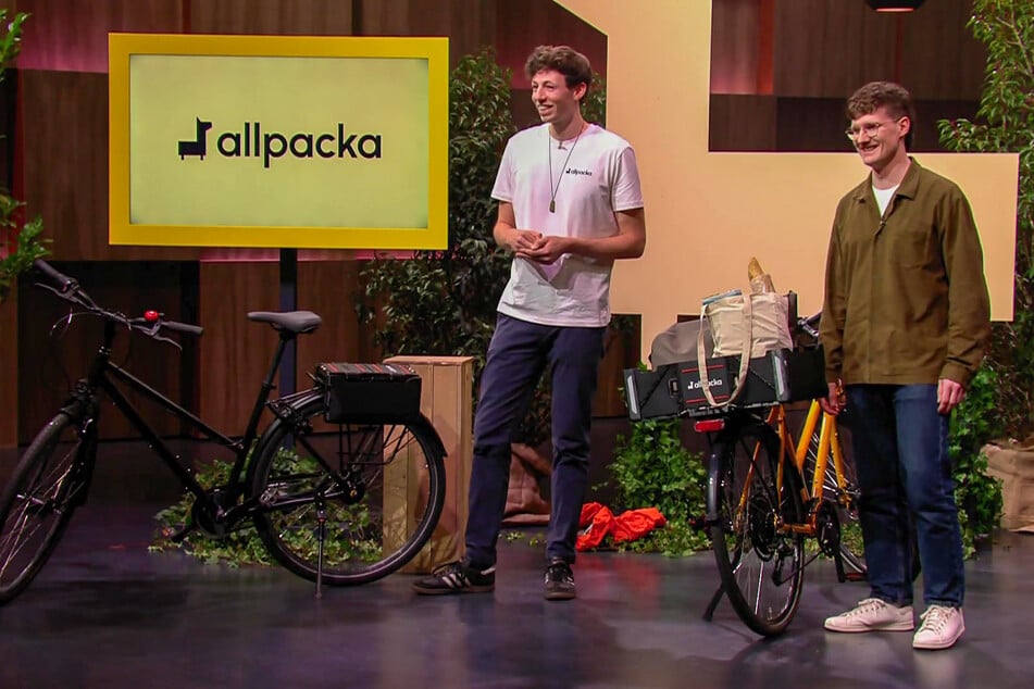 Jonathan (r.) und Lukas vom Leipziger Start-up "allpacka" waren am Montag zu Gast in "Die Höhle der Löwen", um dort ihre spannende Entwicklung vorzustellen: Die Lastenbox "allpacka One" macht aus jedem Fahrrad in Sekundenschnelle ein Lastenrad.