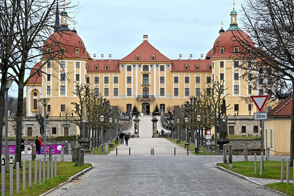 Am Sonntag verwandelt sich das zauberhafte Schloss in einen Flohmarkt.