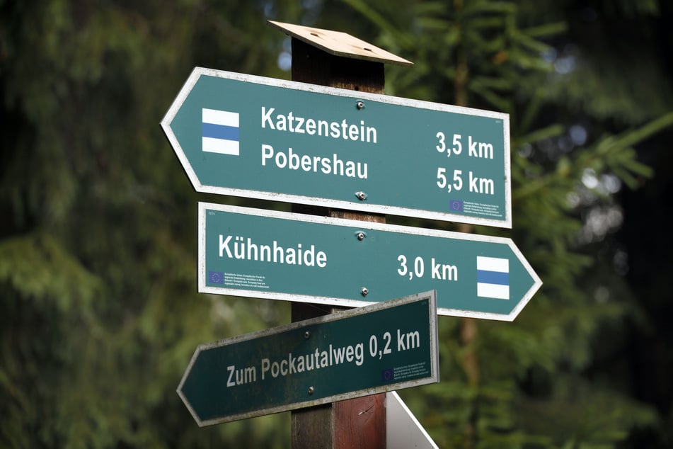 Im Schwarzwassertal im Erzgebirge finden Baumaßnahmen statt, deshalb wird jetzt ein Parkplatz gesperrt.