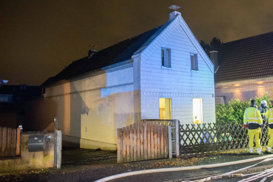 Nach Brand in Einfamilienhaus in Hürth: Zwei Personen lebensgefährlich verletzt!