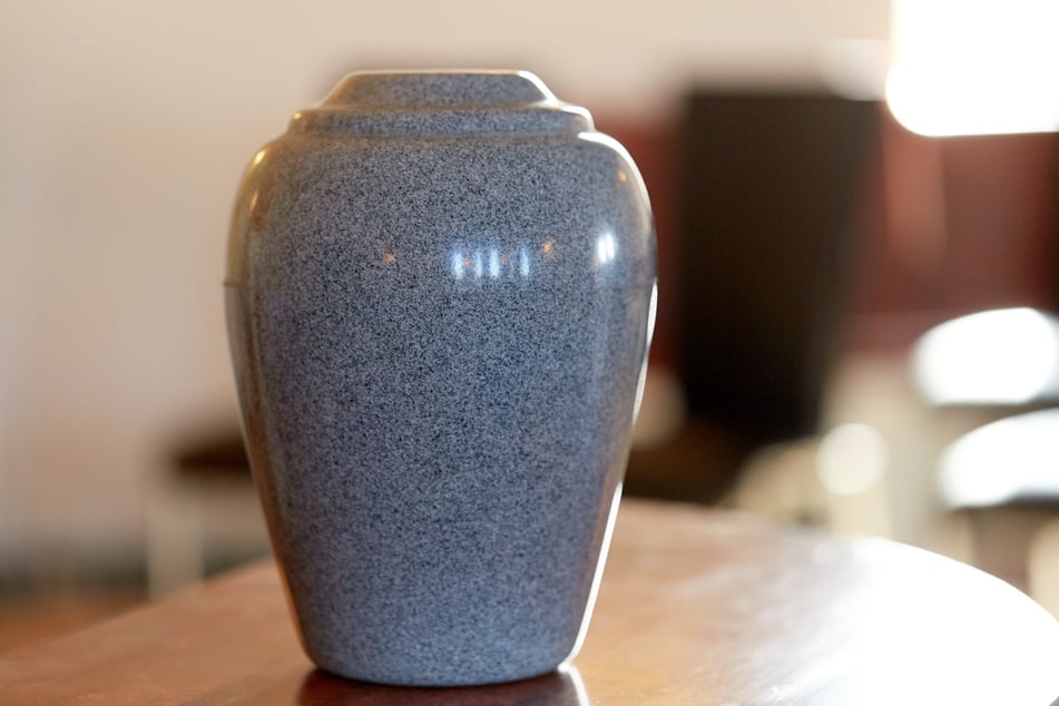 Brooke now knows why there was an urn in her living room (stock image).