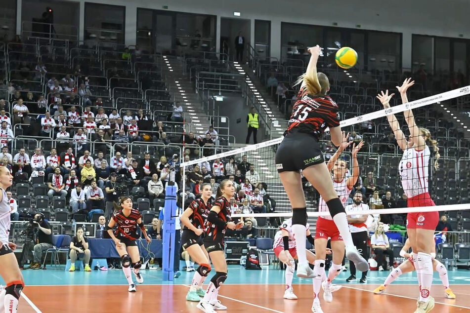 Marta Levinska (24, r.) vom DSC war einmal mehr mit 26 Punkten die Top-Scorerin des Teams.