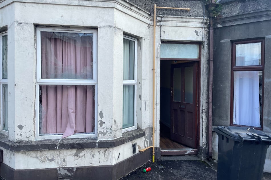 Ein beschädigtes Haus in der Clonavon Terrace in Ballymena.