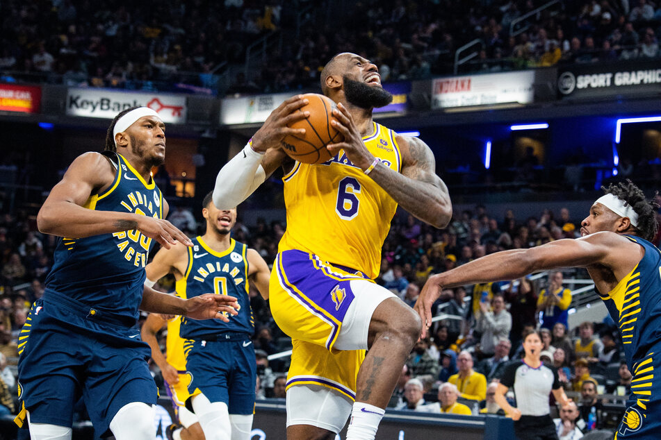 Los Angeles Lakers' star LeBron James (c.) is 62 points away from tying Kareem Abdul-Jabbar's all-time scoring mark after his 26 points against the Indiana Pacers.