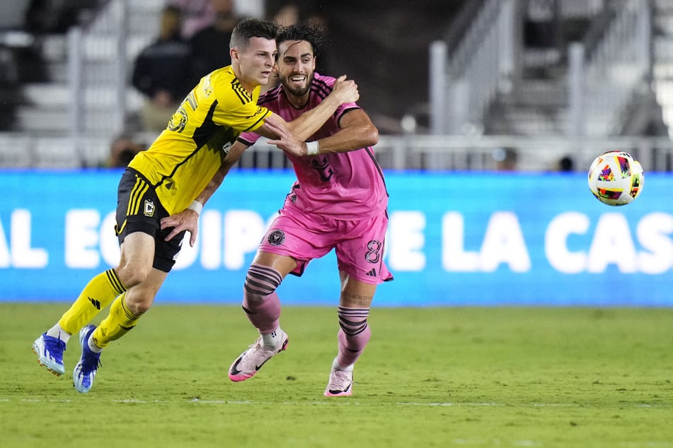 Zupacken kann Sean Zawadzki (24, l.) als Feldspieler und Torhüter, die 0:4-Niederlage seiner Mannschaft konnte er aber nicht verhindern. (Archivfoto)