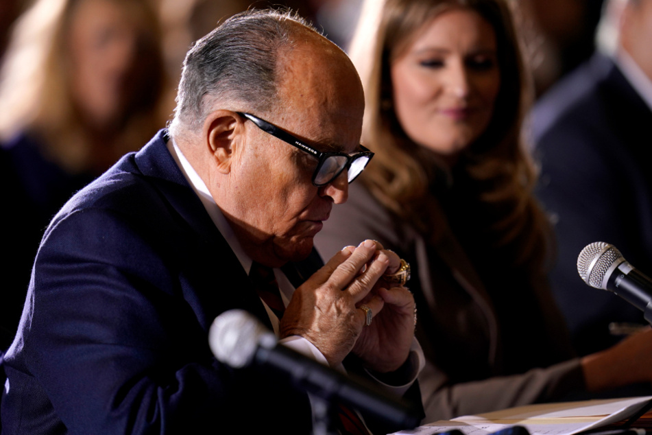 Rudy Giuliani bei einer Anhörung des Mehrheitspolitischen Ausschusses des Senats des Bundesstaates Pennsylvania.