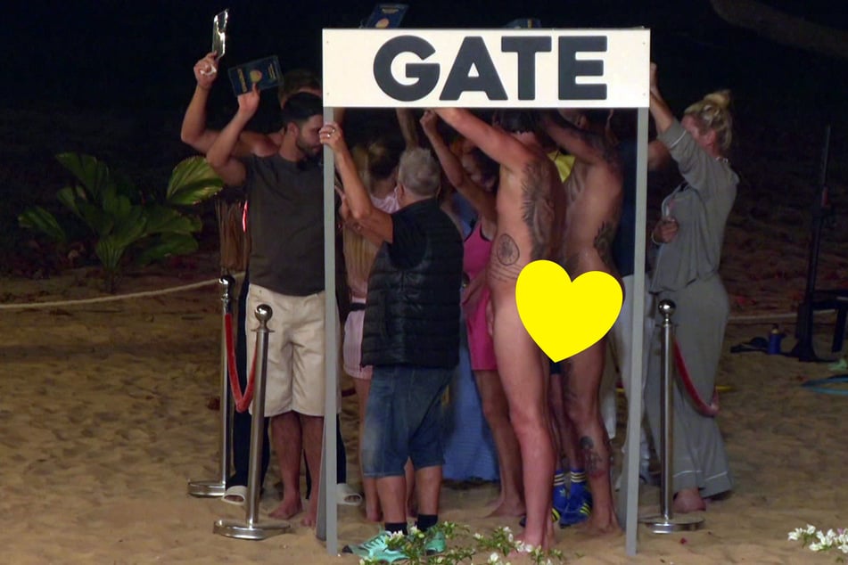 Alle Stars haben es rechtzeitig zum Gate geschafft - sowohl angezogen als auch nackt.