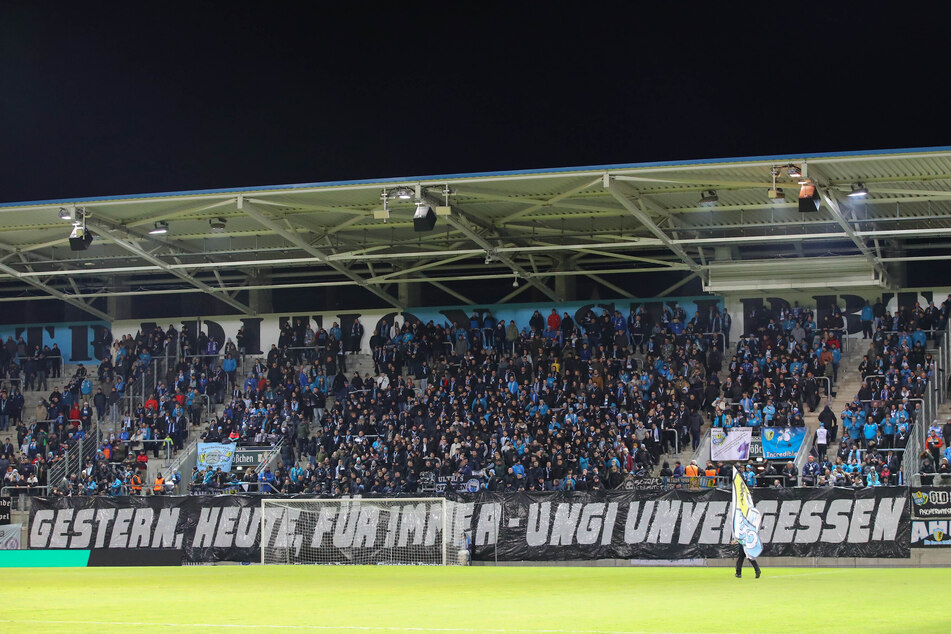 Zahlreiche CFC-Fans verfolgten am Freitagabend das Spiel gegen Aufsteiger Rostock.