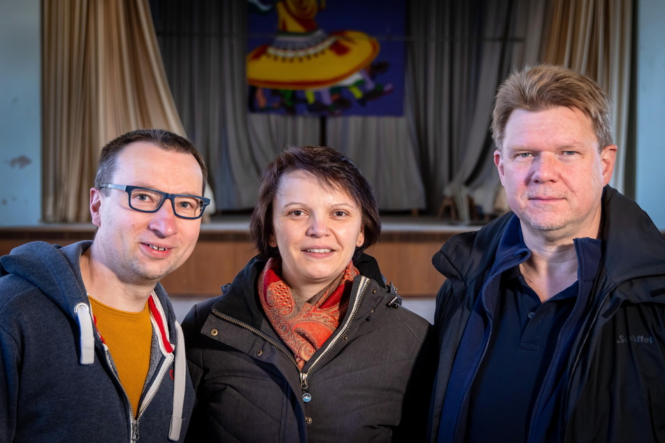 Falk Albrecht (53, r.), Nicole Dähne (42) und André Kaden (45) wollen das ehemalige Kulturhaus wiederbeleben.