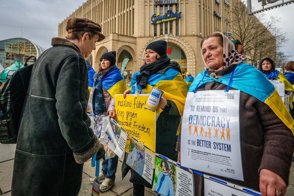 Mahnwache auf dem Neumarkt für Frieden und Solidarität in der Ukraine.