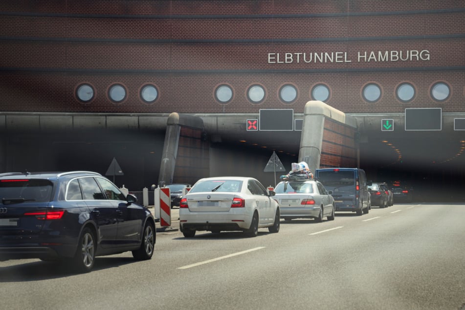 Der Elbtunnel ist für den Verkehr in Hamburg ein Nadelöhr. (Archivbild)