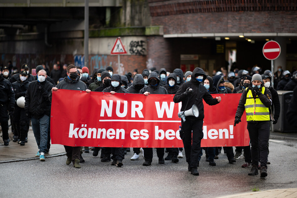 Die Demonstranten in Hamburg protestierten gegen eine mögliche Impfpflicht.