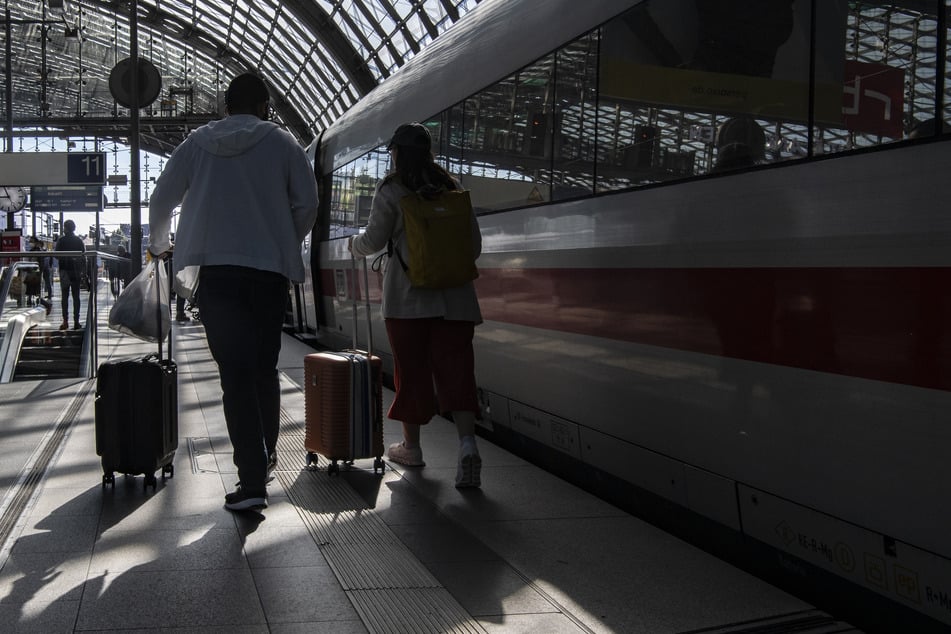 Régulièrement, Lars Steinhöfel rend visite à ses grands-parents à Berlin. L'acteur effectue cet aller-retour avec les chemins de fer allemands. (Image symbolique)