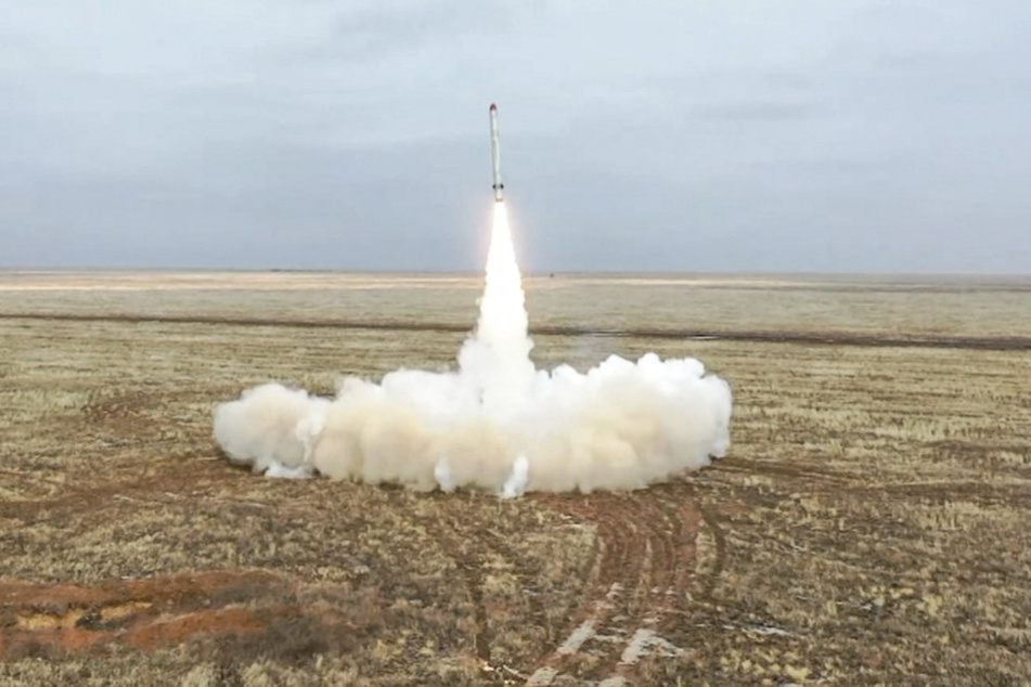 Eine russische Iskander-K-Rakete wird während eines Tests an einem unbestimmten Ort in Russland abgefeuert.