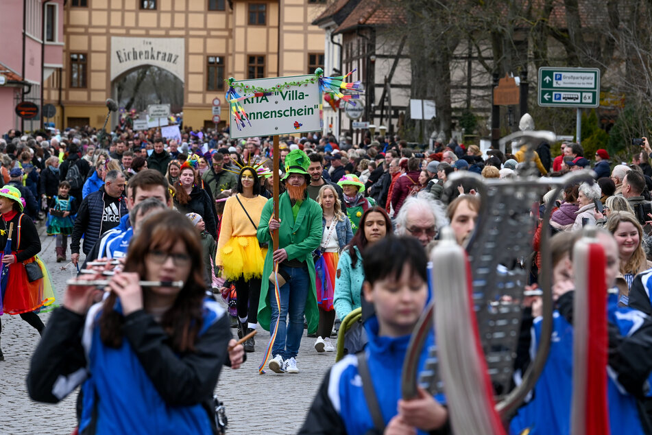 Der Festumzug zum Frühlingserwachen zog am Samstag durch Wörlitz.